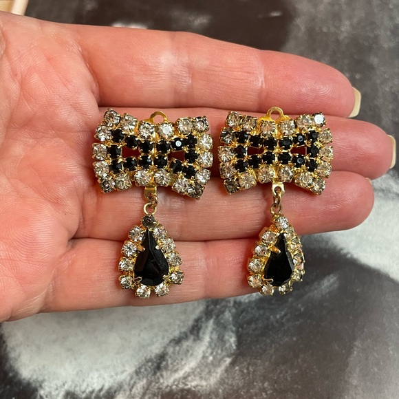 Vintage Black & Clear Sparkly Stone Bow Tie Teardrop Dangle Clip On Earrings - Picture 2 of 6